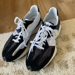 New Balance 327. Mens US 9.5. Barely worn.